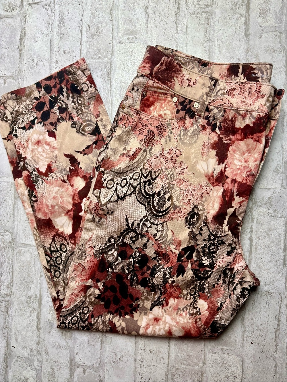 Chico’s Romantic Floral Lace Platinum Jeggings Jeans Beige Burgundy 6 NEW NWOT 😍